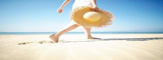 10 vật dụng không thể thiếu cho bạn nữ tự tin khi đi biển